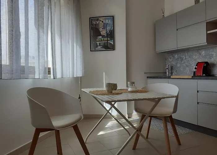 Bilocale In Apartamento *